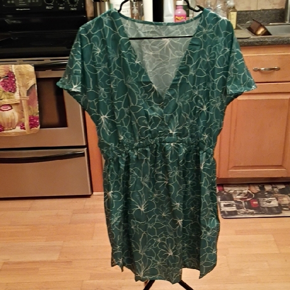 Cupshe Dresses & Skirts - Cupshe Green Floral Midi Dress